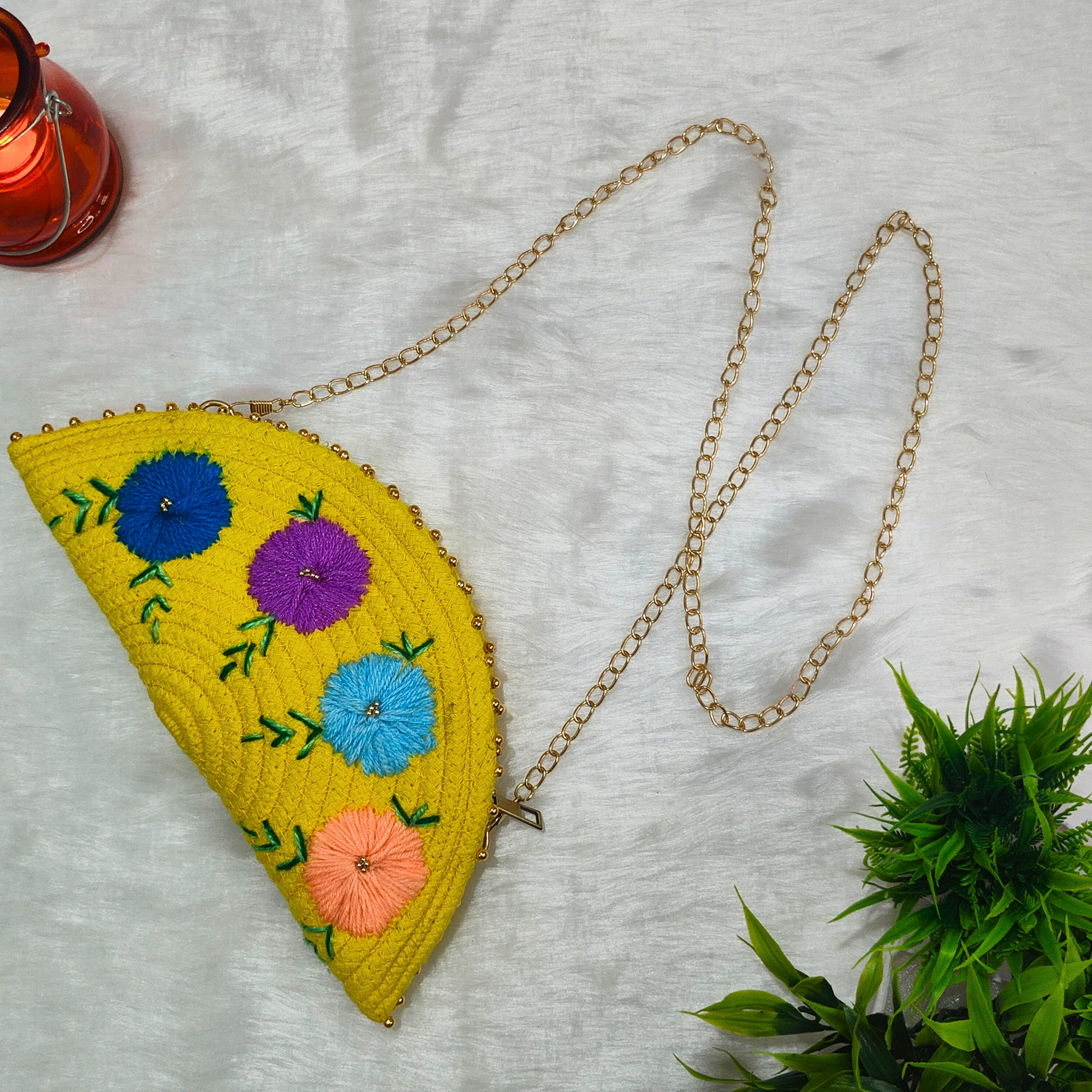yellow_clutch