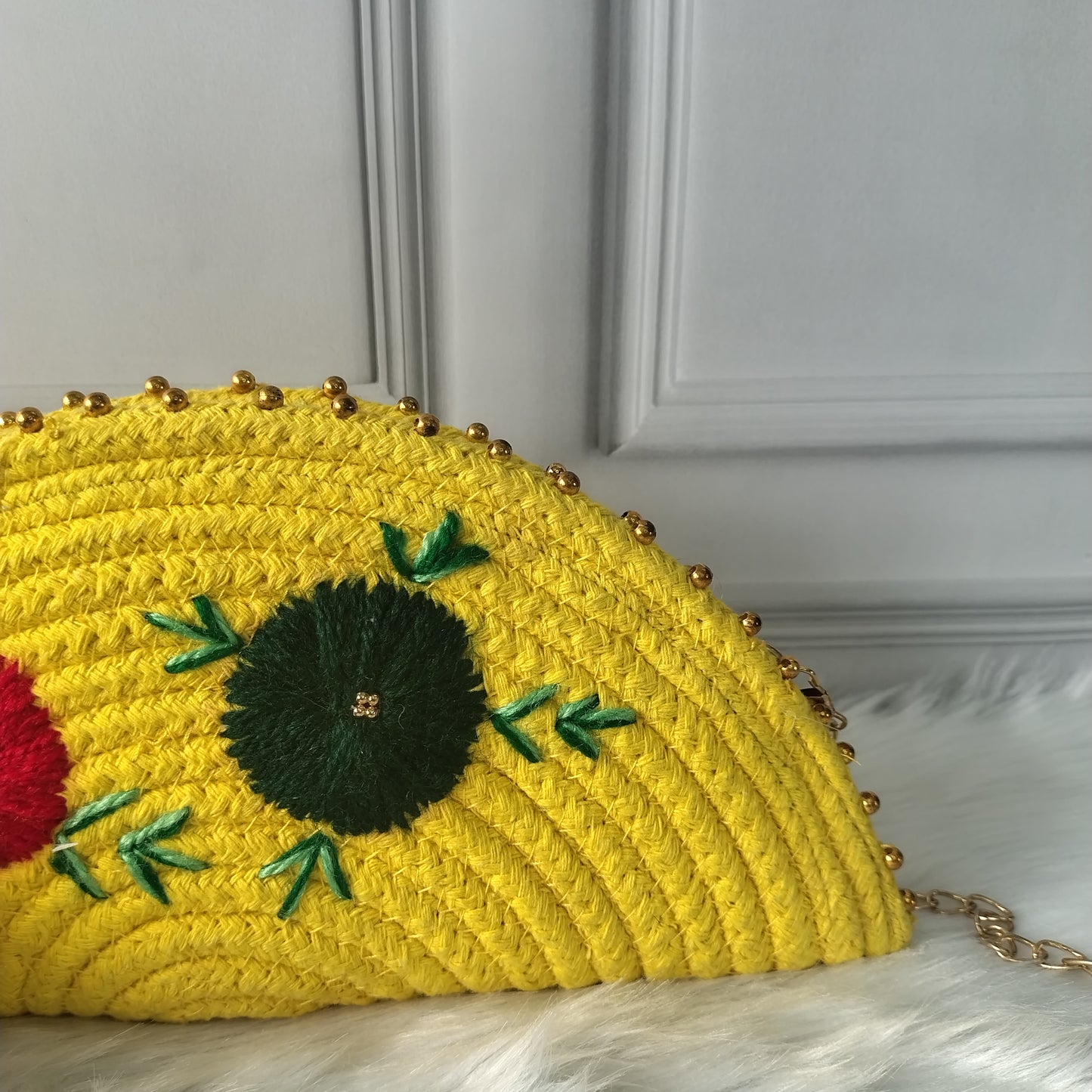 yellow_clutch